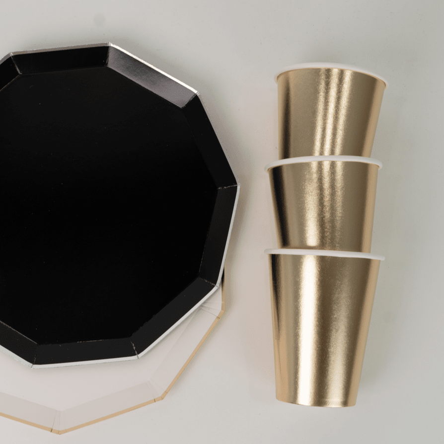 Set of 8 gold signature cups by Bonjour Fête, elegant disposable paper cups with a shiny gold finish for celebrations