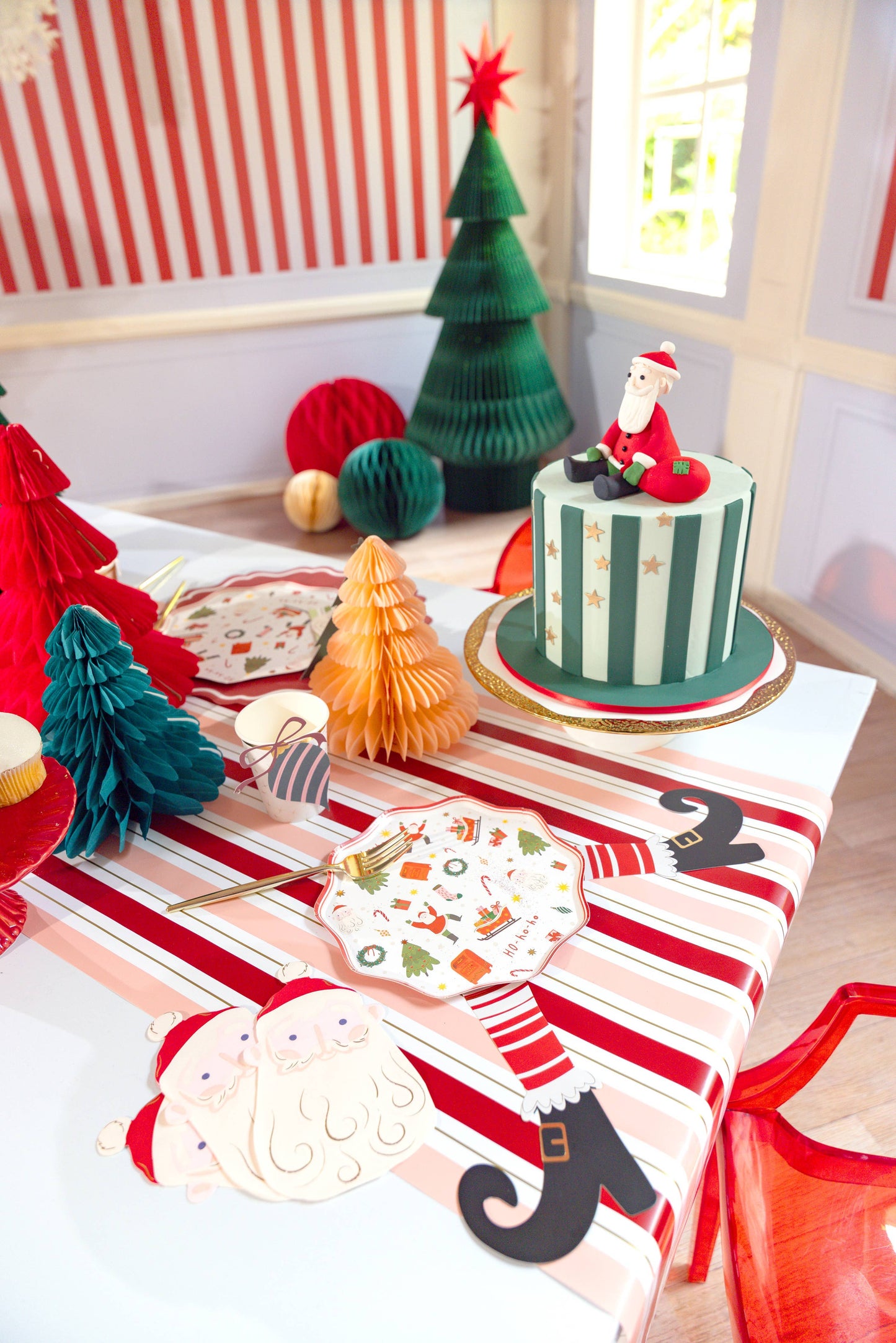 Christmas Cheer Dinner Paper Plates | Pack of 8