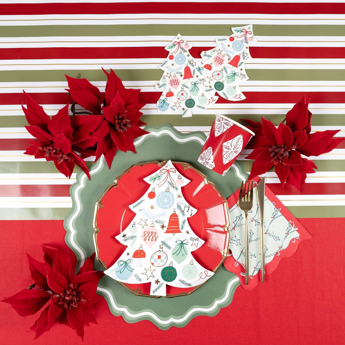 Green Fancy Scallop Paper Placemats | Set of 12