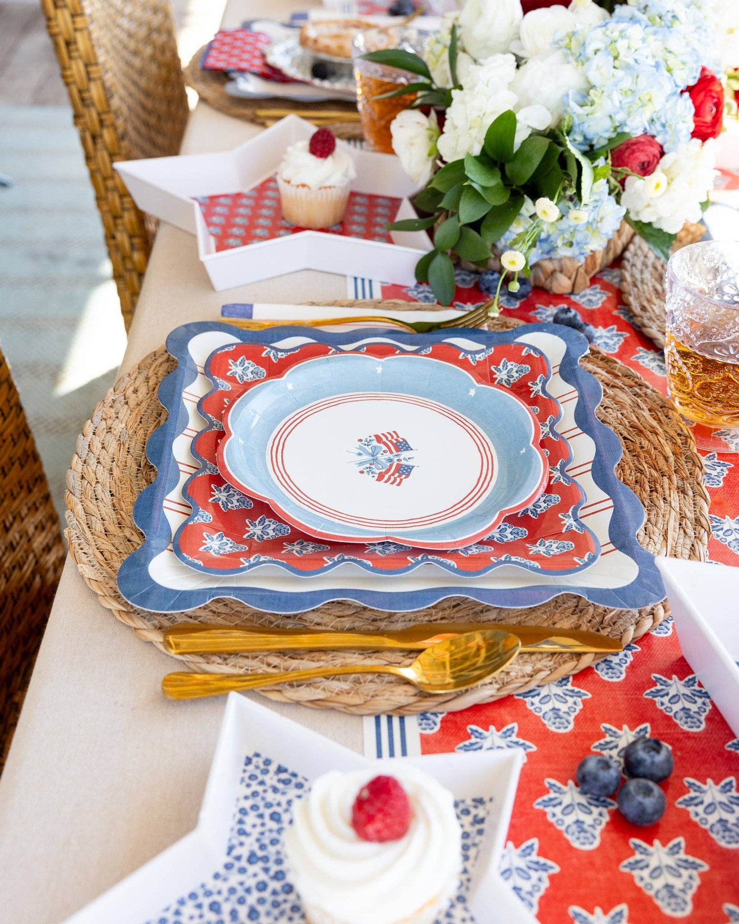 My Mind’s Eye HAM1241 flag paper plate, 8-inch round paper plate with patriotic flag design, ideal for parties and celebrations.
