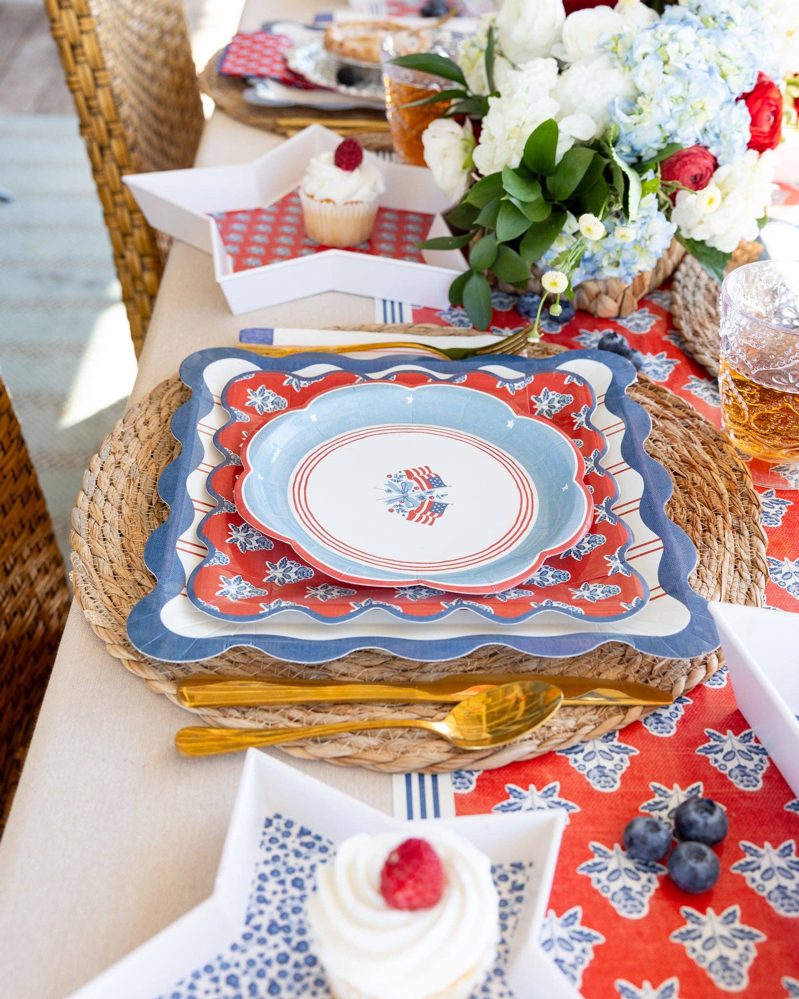 My Mind’s Eye HAM1241 flag paper plate, 8-inch round paper plate with patriotic flag design, ideal for parties and celebrations.