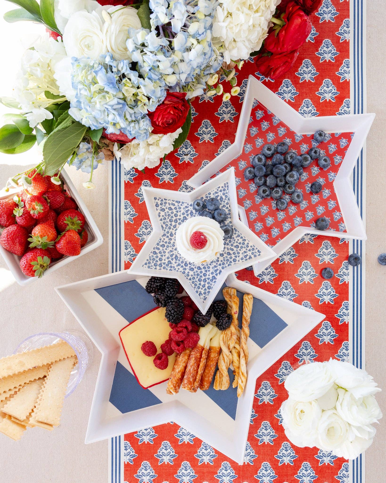 My Mind’s Eye HAM1220 Stacking Stars Bamboo Tray Set with multiple star-shaped trays stacked together