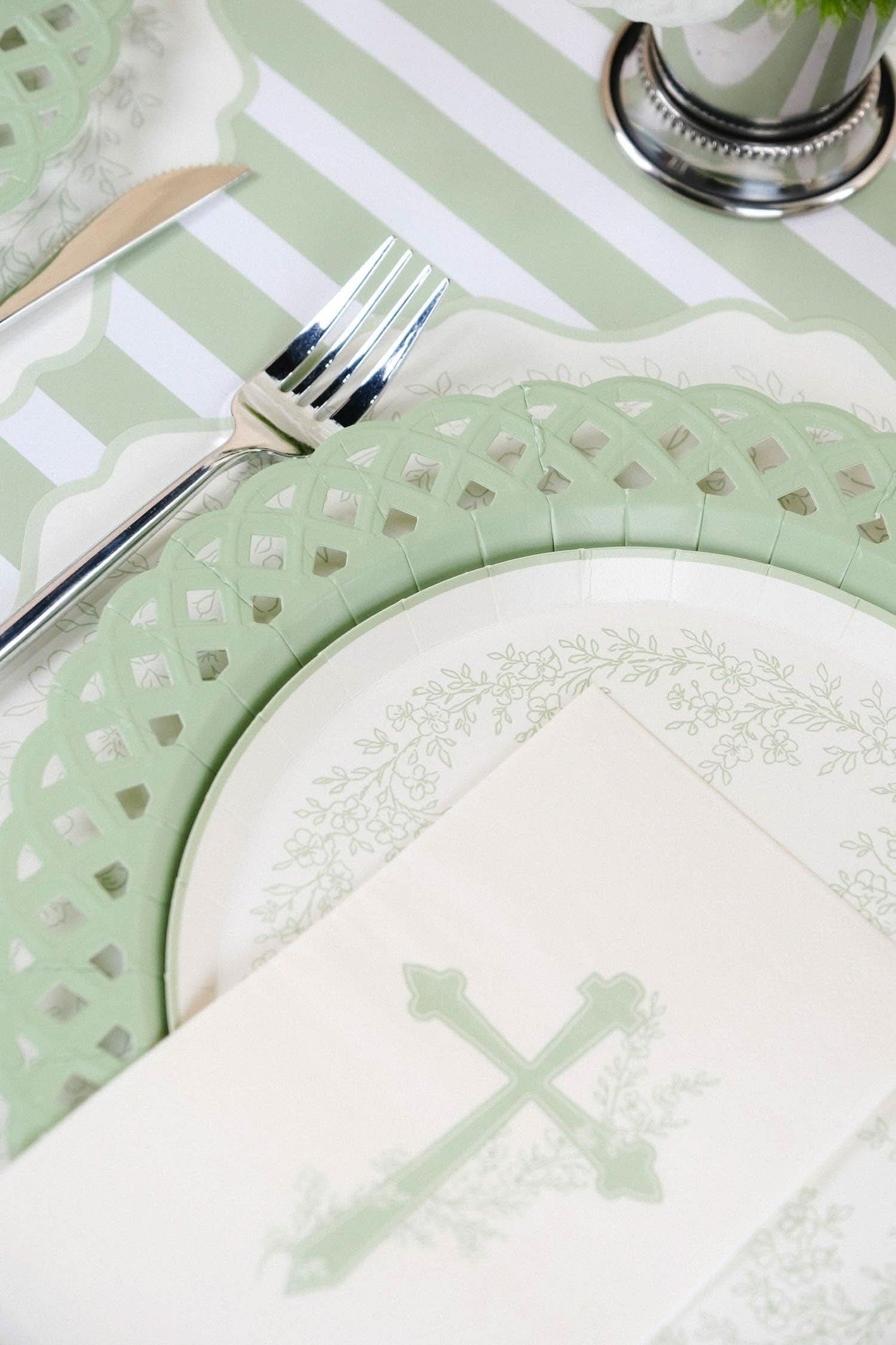 Sage Basketweave Dinner Paper Plates - Porcupine Paper Co.