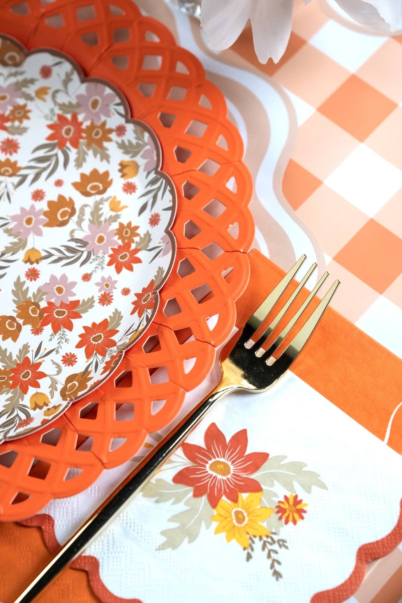 Orange Scallop Guest Towels | 16 count