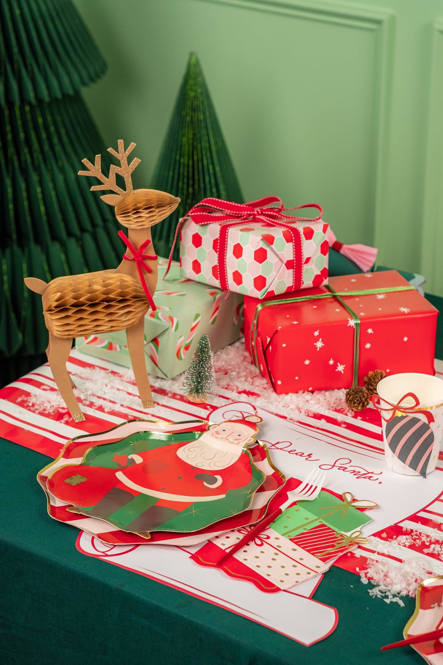 Santa's Cheer Dessert Plates | 8 count