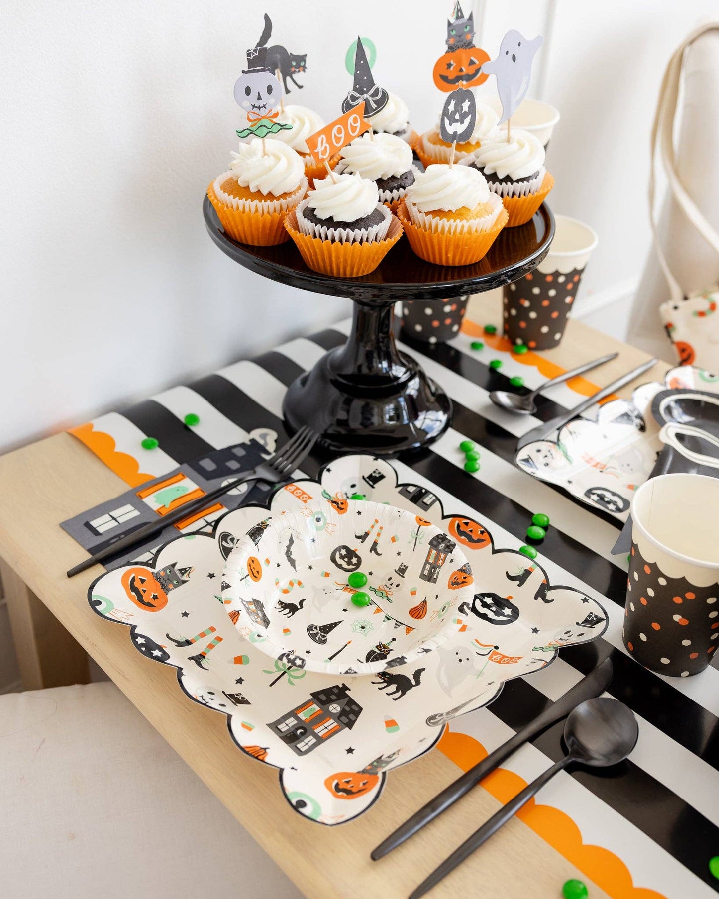 Tricks & Treats 10" Paper Plates | 8 count